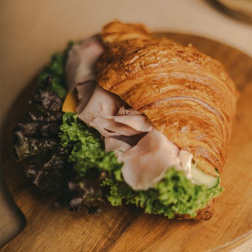 Sonkás croissant szendvics