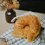 Cheddar sajtos kovászos kifli